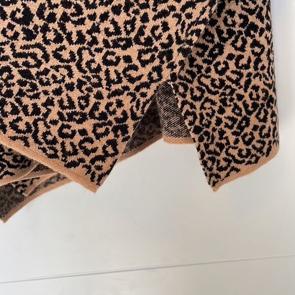 Tahari Leopard Print Sweater - Picture 8 of 9